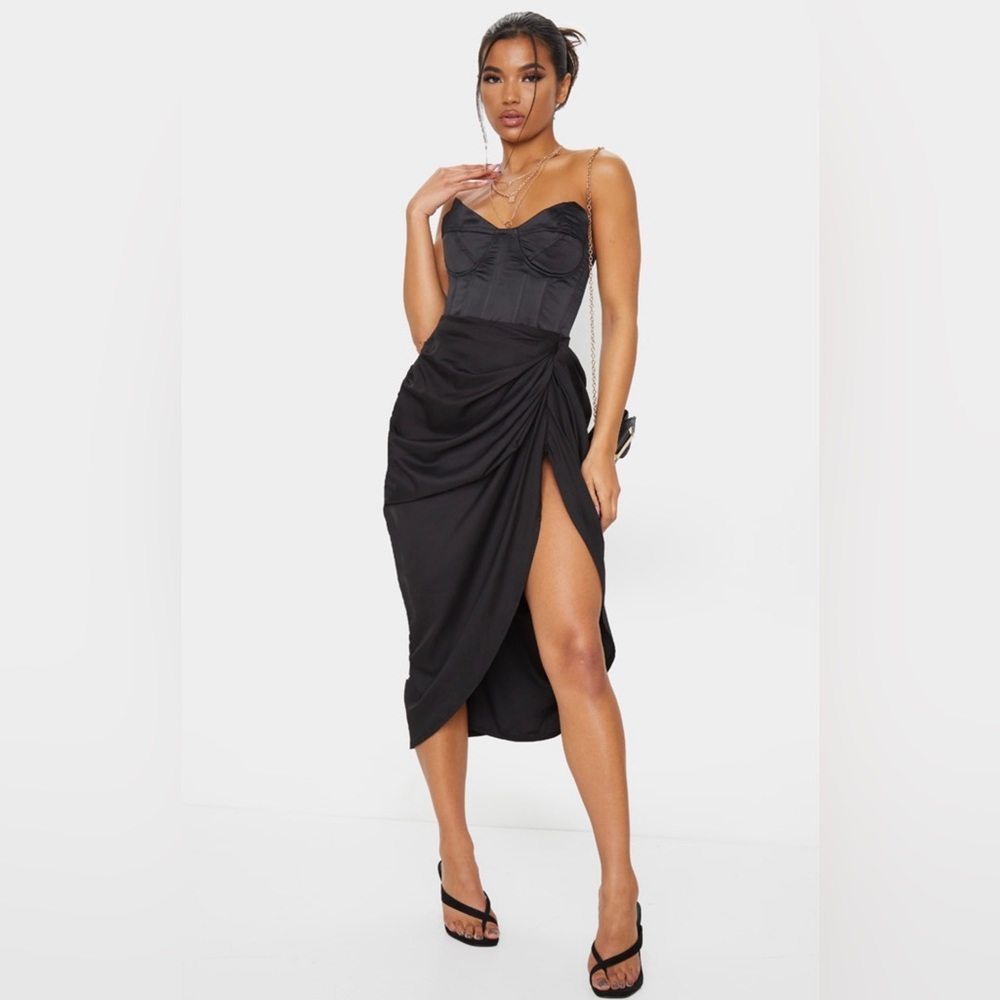 Black rushed skirt